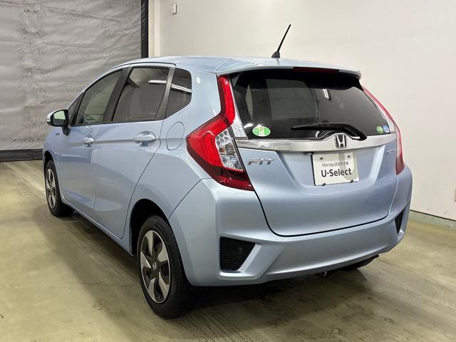 フィットハイブリッド Ｆパッケージ　４ＷＤ　純正メモリーインターナビ　フルセグ　社外フロントドライブレコーダー　ＶＳＡ（横滑り防止）　ＥＴＣ　オートリトラミラー（6枚目）