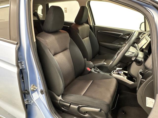 フィットハイブリッド Ｆパッケージ　４ＷＤ　純正メモリーインターナビ　フルセグ　社外フロントドライブレコーダー　ＶＳＡ（横滑り防止）　ＥＴＣ　オートリトラミラー（10枚目）