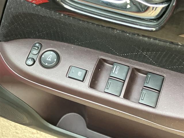 N-ONE プレミアム・Lパッケージ ETC バックカメラ オートライト HID スマートキー アイドリングストップ 電動格納ミラー ベンチシート CVT 盗難防止システム ABS ESC CD USB チップアップシート アルミホイール(10枚目)