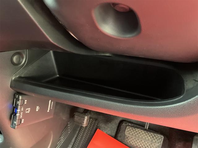 N-ONE プレミアム・Lパッケージ ETC バックカメラ オートライト HID スマートキー アイドリングストップ 電動格納ミラー ベンチシート CVT 盗難防止システム ABS ESC CD USB チップアップシート アルミホイール(33枚目)