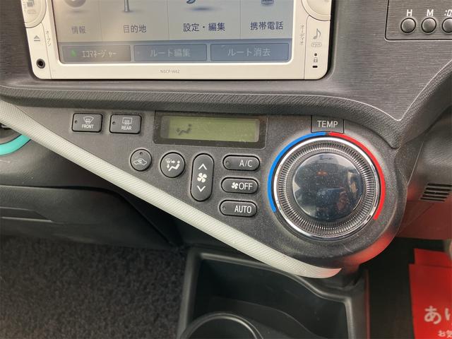 アクア Ｓ　ＥＴＣ　バックカメラ　ナビ　アルミホイール　オートライト　ヘッドライトウォッシャー　スマートキー　電動格納ミラー　シートヒーター　ＣＶＴ　衝突安全ボディ　記録簿　ＡＢＳ　ＥＳＣ　エアコン（8枚目）