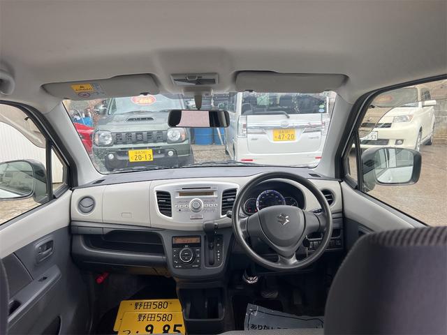 ワゴンＲ ＦＸ　キーレスエントリー　アイドリングストップ　電動格納ミラー　シートヒーター　ベンチシート　ＣＶＴ　盗難防止システム　ＡＢＳ　ＣＤ　ミュージックプレイヤー接続可　アルミホイール　衝突安全ボディ　エアコン（2枚目）