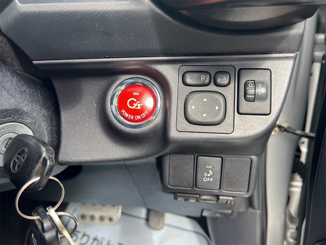 アクア Ｓ　ＥＴＣ　ナビ　ＴＶ　スマートキー　電動格納ミラー　ＣＶＴ　衝突安全ボディ　ＡＢＳ　ＥＳＣ　ＵＳＢ　ミュージックプレイヤー接続可　Ｂｌｕｅｔｏｏｔｈ　エアコン　パワーステアリング　パワーウィンドウ（8枚目）