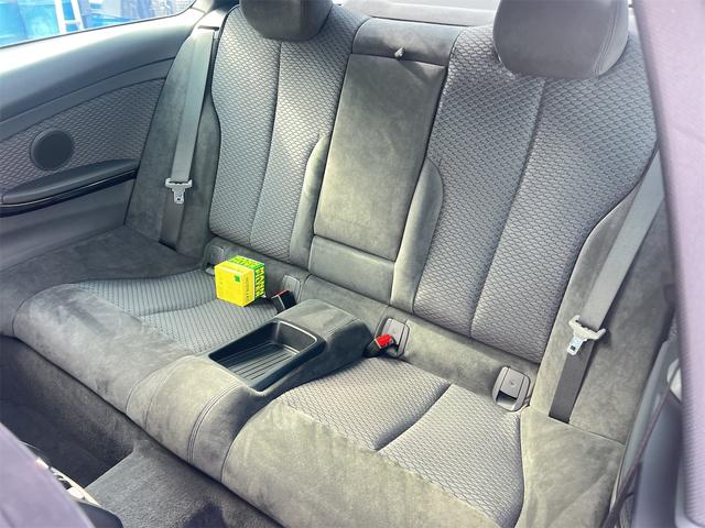 ４シリーズ ４２０ｉクーペ　Ｍスポーツ　スタイルエッジ　ドライブレコーダー　クリアランスソナー　レーンアシスト　オートクルーズコントロール　バックカメラ　ナビ　アルミホイール　ＨＩＤ　ＡＴ　スマートキー　アイドリングストップ　盗難防止システム　パワーシート（32枚目）