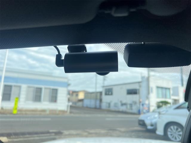 ４シリーズ ４２０ｉクーペ　Ｍスポーツ　スタイルエッジ　ドライブレコーダー　クリアランスソナー　レーンアシスト　オートクルーズコントロール　バックカメラ　ナビ　アルミホイール　ＨＩＤ　ＡＴ　スマートキー　アイドリングストップ　盗難防止システム　パワーシート（33枚目）