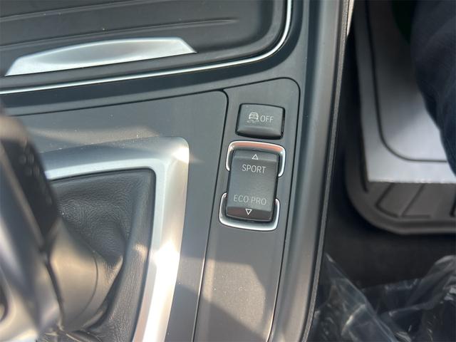 ４シリーズ ４２０ｉクーペ　Ｍスポーツ　スタイルエッジ　ドライブレコーダー　クリアランスソナー　レーンアシスト　オートクルーズコントロール　バックカメラ　ナビ　アルミホイール　ＨＩＤ　ＡＴ　スマートキー　アイドリングストップ　盗難防止システム　パワーシート（51枚目）