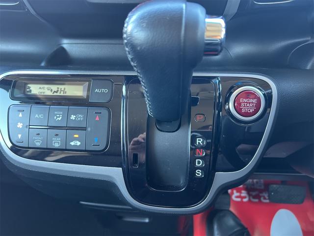 N-BOXカスタム G ターボSSパッケージ ETC バックカメラ 両側電動パワスラ Bluetooth ナビ DTV オートクルーズコントロール オートライト HID スマートキー 電格ミラー ベンチシート CVT 盗難防止システム ABS(7枚目)