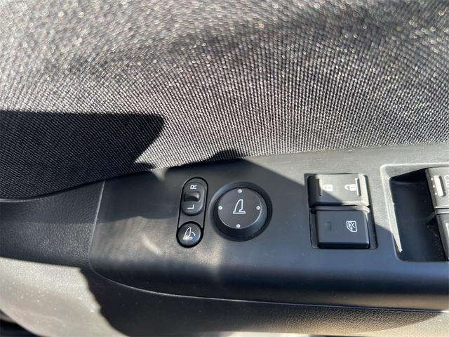 N-BOXカスタム G ターボSSパッケージ ETC バックカメラ 両側電動パワスラ Bluetooth ナビ DTV オートクルーズコントロール オートライト HID スマートキー 電格ミラー ベンチシート CVT 盗難防止システム ABS(10枚目)