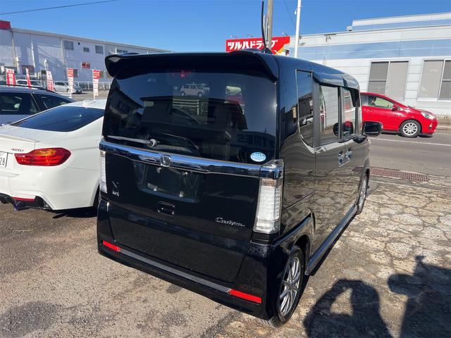 N-BOXカスタム G ターボSSパッケージ ETC バックカメラ 両側電動パワスラ Bluetooth ナビ DTV オートクルーズコントロール オートライト HID スマートキー 電格ミラー ベンチシート CVT 盗難防止システム ABS(17枚目)