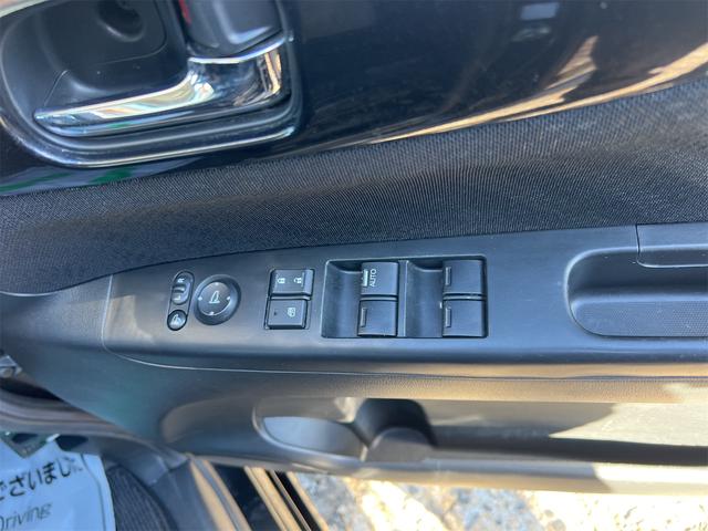 N-BOXカスタム G ターボSSパッケージ ETC バックカメラ 両側電動パワスラ Bluetooth ナビ DTV オートクルーズコントロール オートライト HID スマートキー 電格ミラー ベンチシート CVT 盗難防止システム ABS(36枚目)