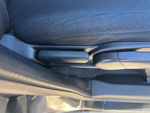 N-BOXカスタム G ターボSSパッケージ ETC バックカメラ 両側電動パワスラ Bluetooth ナビ DTV オートクルーズコントロール オートライト HID スマートキー 電格ミラー ベンチシート CVT 盗難防止システム ABS(40枚目)