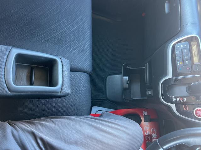 N-BOXカスタム G ターボSSパッケージ ETC バックカメラ 両側電動パワスラ Bluetooth ナビ DTV オートクルーズコントロール オートライト HID スマートキー 電格ミラー ベンチシート CVT 盗難防止システム ABS(41枚目)