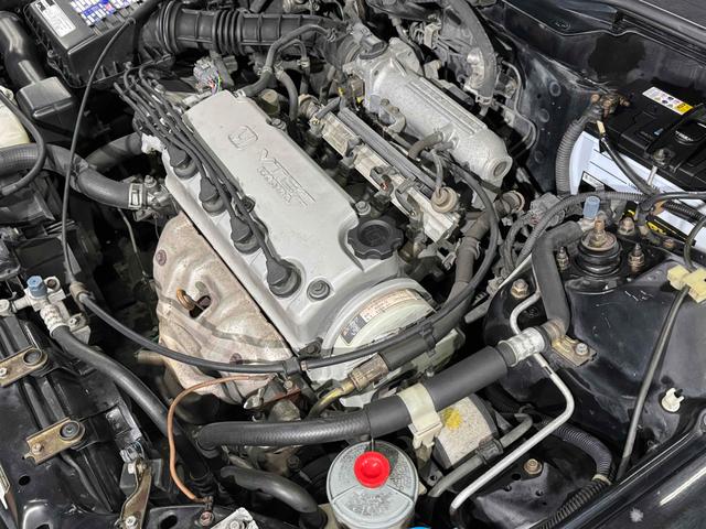 シビッククーペ ベースグレード　車高調　ゼロファイターリアピース　ＲＡＹＳ１５インチＡＷ　紅白テール　コーナーマーカーランプ　社外シフトノブ　ステアリング　カロッツェリアナビ　フルセグＴＶ　Ｂｌｕｅｔｏｏｔｈ　純正キーレス　Ｄ１６Ａ（64枚目）