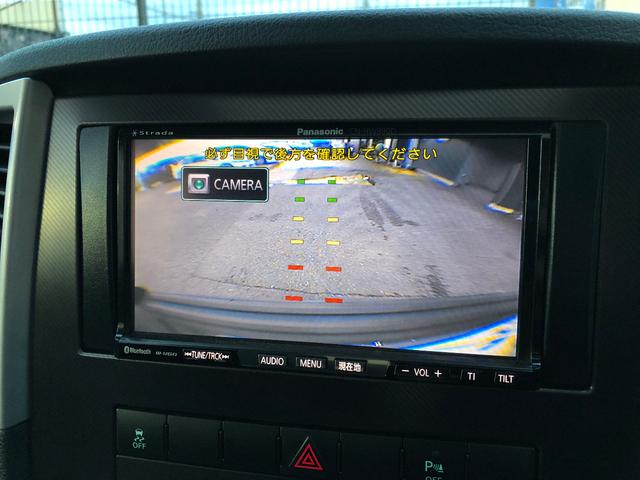 ジープ・グランドチェロキー ＳＲＴ８　ＳＲＴ８　４ＷＤ　サンルーフ　ハーフレザーシート　ＥＴＣ　社外ナビ　バックカメラ　フルセグＴＶ　クリアランスソナー　パワーシート　２０インチＡＷ　シートヒーター　Ｂｌｕｅｔｏｏｔｈ　ＥＳＣ（5枚目）