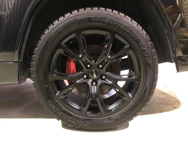ジープ・グランドチェロキー ＳＲＴ８　ＳＲＴ８　４ＷＤ　サンルーフ　ハーフレザーシート　ＥＴＣ　社外ナビ　バックカメラ　フルセグＴＶ　クリアランスソナー　パワーシート　２０インチＡＷ　シートヒーター　Ｂｌｕｅｔｏｏｔｈ　ＥＳＣ（30枚目）
