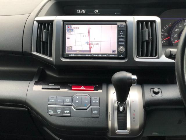 ステップワゴンスパーダ Ｚ　ＨＤＤナビエディション　４ＷＤ　ＥＴＣ　バックカメラ　ナビ　両側電動スライドドア　オートライト　ＨＩＤ　スマートキー　電動格納ミラー　ウォークスルー　ＡＴ　アルミホイール　ＵＳＢ　盗難防止システム　衝突安全ボディ　ＡＢＳ（6枚目）
