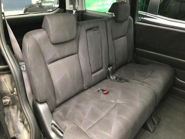 ステップワゴンスパーダ Ｚ　ＨＤＤナビエディション　４ＷＤ　ＥＴＣ　バックカメラ　ナビ　両側電動スライドドア　オートライト　ＨＩＤ　スマートキー　電動格納ミラー　ウォークスルー　ＡＴ　アルミホイール　ＵＳＢ　盗難防止システム　衝突安全ボディ　ＡＢＳ（30枚目）
