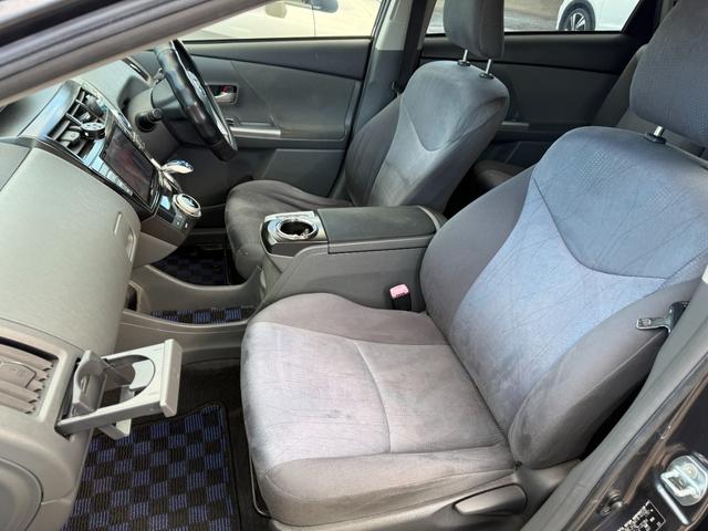 プリウスアルファ Ｇ　ＬＥＤヘッドランプ　８インチナビ　フルセグＴＶ　Ｂｌｕｅｔｏｏｔｈ　ビルトインＥＴＣ　バックカメラ　オートクルーズコントロール　オートライト　ヘッドライトウォッシャー　スマートキー　電動格納ミラー（36枚目）