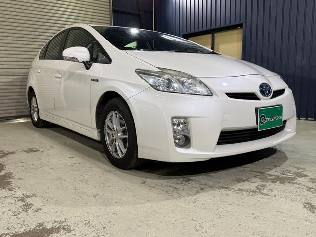 プリウス Ｓ　寒冷地仕様　純正ナビ　ＴＶ　バックカメラ　エンジンスターター　アルミホイール　オートライト　ＣＶＴ　スマートキー　電動格納ミラー　盗難防止システム　衝突安全ボディ　ＡＢＳ　ＥＳＣ　エアコン（15枚目）