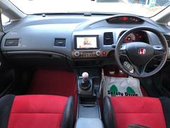 毎回座るフロントシート。運転席は必ず使用する部分ですので、座り心地が重要です！ 2