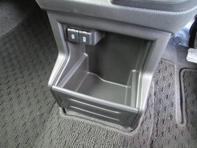 クロスビー HYBRID MV 4型 4WD 全方位カメラオーディオレス バックカメラ オートライト プッシュスタート シートヒーター オートエアコン スズキセーフティーサポート 4WD 衝突被害軽減システム アイドリングストップ 横滑り防止機能 衝突安全ボディ(26枚目)