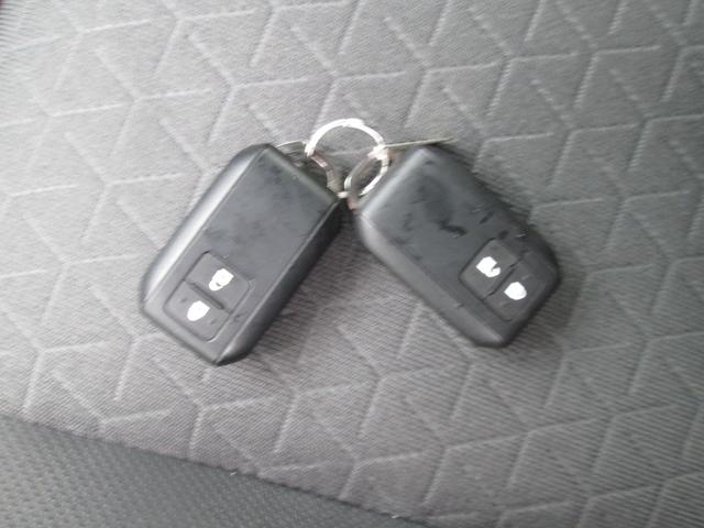 スイフト HYBRID MX 4WD オーディオレス オートライト プッシュスタート シートヒーター オートエアコン スズキセーフティーサポート 4WD 衝突被害軽減システム アイドリングストップ 横滑り防止機能 衝突安全ボディ 盗難防止システム(51枚目)