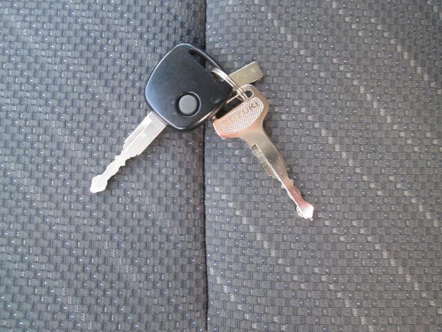 スーパーキャリイ スーパーキャリイ　Ｘ　４型　４ＷＤ　オーディオレス　キーレスキー　作業灯　パワーウインド　オートライト　スズキセーフティーサポート　４ＷＤ　衝突被害軽減システム　アイドリングストップ　横滑り防止機能　衝突安全ボディ　盗難防止システム（60枚目）