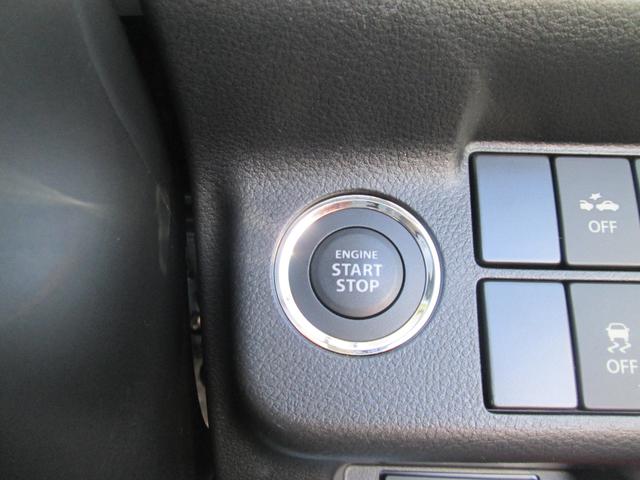 エンジンスタートはキーレスプッシュスタート式、リモコンキーが２つ付属いたします。