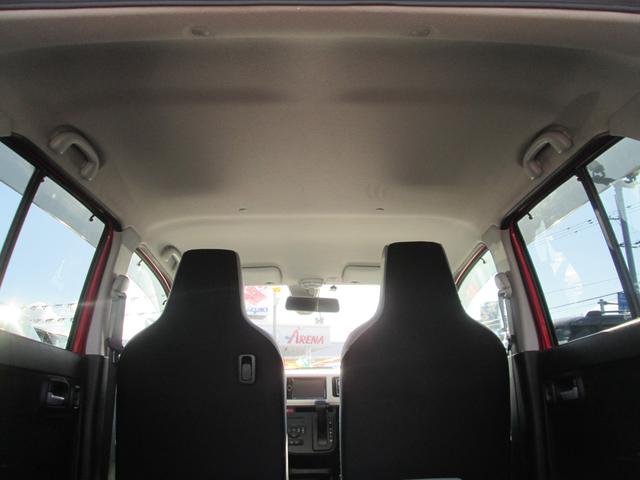 コンパクトボディーながら圧迫感の無い車内です。