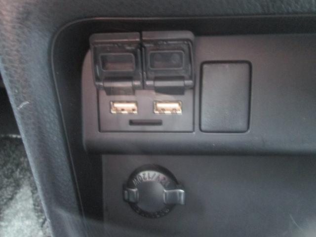 ヴォクシー ZS 煌3 4WD ナビ ETC 両サイド電動スライドドア オートライト Bluetooth スライドドア ナビ プッシュスタート シートヒーター オートエアコン ETC セーフティーサポート 4WD 衝突被害軽減システム 横滑り防止機能 衝突安全ボディ(29枚目)