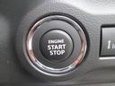 エンジンスタートはキーレスプッシュスタート式、リモコンキーが２つ付属いたします。