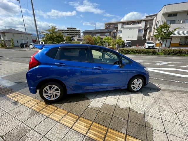 フィット 13G・Sパッケージ 衝突被害軽減ブレーキシステム ナビ スマートキー アイドリングストップ アルミホイール ドライブレコーダー プッシュスタート(3枚目)