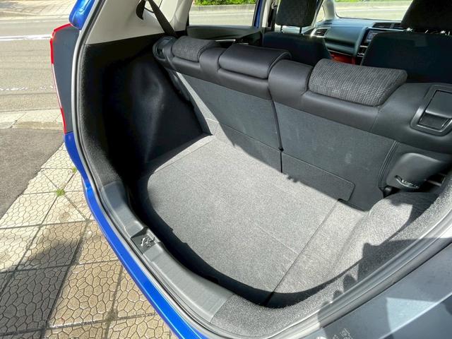 フィット 13G・Sパッケージ 衝突被害軽減ブレーキシステム ナビ スマートキー アイドリングストップ アルミホイール ドライブレコーダー プッシュスタート(7枚目)