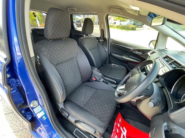 フィット 13G・Sパッケージ 衝突被害軽減ブレーキシステム ナビ スマートキー アイドリングストップ アルミホイール ドライブレコーダー プッシュスタート(11枚目)