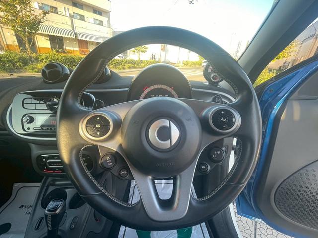 スマートフォーフォー ＢＲＡＢＵＳ　スポーツ　ツインムーンルーフ　ブラバス１７インチアルミホイール　レザーシート　シートヒーター　ＥＴＣ　キーレスエントリー　衝突被害軽減ブレーキシステム　レーンアシスト　アイドリングストップ（17枚目）