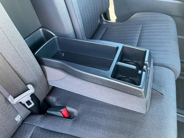 ノア Ｓ－Ｇ　両側パワースライドドア　ナビＴＶ　バックカメラ　Ｂｌｕｅｔｏｏｔｈ　ビルトインＥＴＣ　ドライブレコーダー　８人乗り　フォグランプ（10枚目）