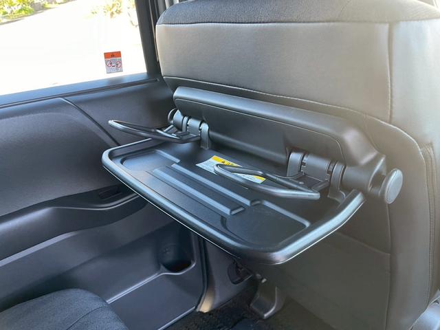 ノア Ｓ－Ｇ　両側パワースライドドア　ナビＴＶ　バックカメラ　Ｂｌｕｅｔｏｏｔｈ　ビルトインＥＴＣ　ドライブレコーダー　８人乗り　フォグランプ（11枚目）