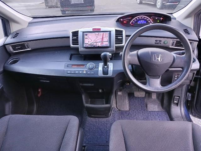 フリード Ｇ　エアロ　ＥＴＣ　ナビ　ＴＶ　両側電動スライドドア　オートライト　ＨＩＤ　スマートキー　電動格納ミラー　３列シート　ウォークスルー　ＣＶＴ　アルミホイール　ＣＤ　盗難防止システム　衝突安全ボディ　ＡＢＳ（2枚目）