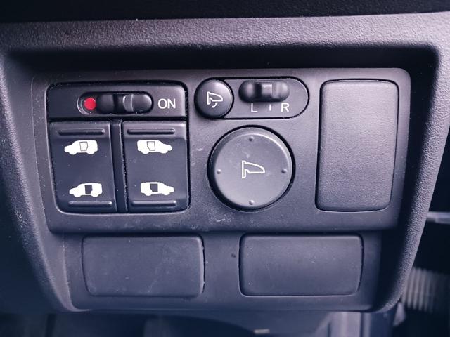 フリード Ｇ　エアロ　ＥＴＣ　ナビ　ＴＶ　両側電動スライドドア　オートライト　ＨＩＤ　スマートキー　電動格納ミラー　３列シート　ウォークスルー　ＣＶＴ　アルミホイール　ＣＤ　盗難防止システム　衝突安全ボディ　ＡＢＳ（9枚目）