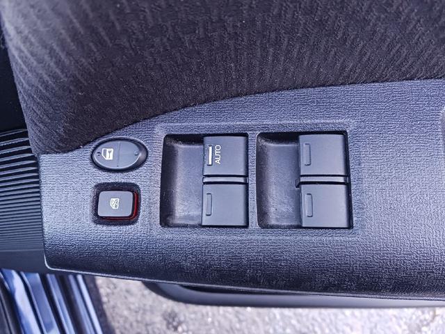 フリード Ｇ　エアロ　ＥＴＣ　ナビ　ＴＶ　両側電動スライドドア　オートライト　ＨＩＤ　スマートキー　電動格納ミラー　３列シート　ウォークスルー　ＣＶＴ　アルミホイール　ＣＤ　盗難防止システム　衝突安全ボディ　ＡＢＳ（10枚目）