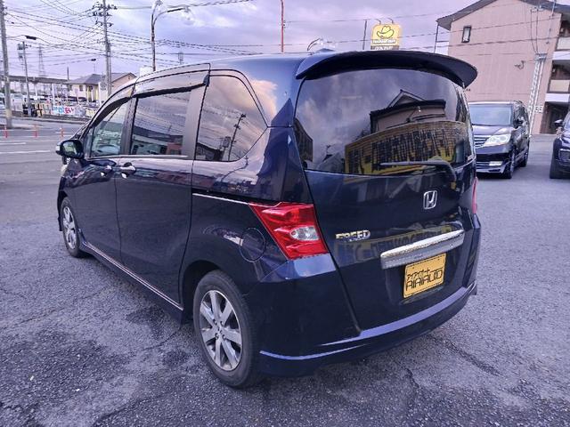 フリード Ｇ　エアロ　ＥＴＣ　ナビ　ＴＶ　両側電動スライドドア　オートライト　ＨＩＤ　スマートキー　電動格納ミラー　３列シート　ウォークスルー　ＣＶＴ　アルミホイール　ＣＤ　盗難防止システム　衝突安全ボディ　ＡＢＳ（16枚目）