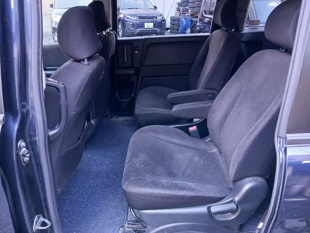 フリード Ｇ　エアロ　ＥＴＣ　ナビ　ＴＶ　両側電動スライドドア　オートライト　ＨＩＤ　スマートキー　電動格納ミラー　３列シート　ウォークスルー　ＣＶＴ　アルミホイール　ＣＤ　盗難防止システム　衝突安全ボディ　ＡＢＳ（21枚目）