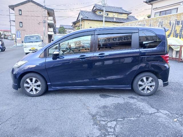 フリード Ｇ　エアロ　ＥＴＣ　ナビ　ＴＶ　両側電動スライドドア　オートライト　ＨＩＤ　スマートキー　電動格納ミラー　３列シート　ウォークスルー　ＣＶＴ　アルミホイール　ＣＤ　盗難防止システム　衝突安全ボディ　ＡＢＳ（24枚目）