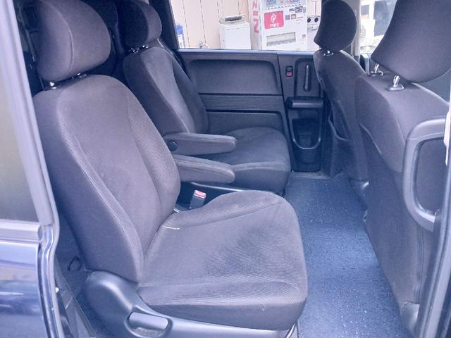 フリード Ｇ　エアロ　ＥＴＣ　ナビ　ＴＶ　両側電動スライドドア　オートライト　ＨＩＤ　スマートキー　電動格納ミラー　３列シート　ウォークスルー　ＣＶＴ　アルミホイール　ＣＤ　盗難防止システム　衝突安全ボディ　ＡＢＳ（26枚目）