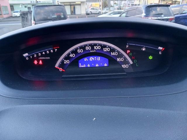 フリード Ｇ　エアロ　ＥＴＣ　ナビ　ＴＶ　両側電動スライドドア　オートライト　ＨＩＤ　スマートキー　電動格納ミラー　３列シート　ウォークスルー　ＣＶＴ　アルミホイール　ＣＤ　盗難防止システム　衝突安全ボディ　ＡＢＳ（30枚目）