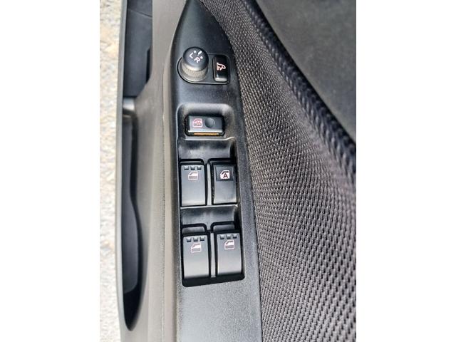 ムーヴ カスタム　Ｘリミテッド　ＨＩＤ　スマートキー　電動格納ミラー　ベンチシート　ＣＶＴ　盗難防止システム　ＡＢＳ　ＣＤ　ミュージックプレイヤー接続可　アルミホイール　衝突安全ボディ　エアコン　パワーステアリング　パワーウィンドウ（8枚目）