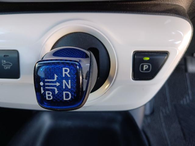 プリウス S ドライブレコーダー ETC バックカメラ TV アルミホイール オートライト LEDヘッドランプ CVT スマートキー 電動格納ミラー 盗難防止システム CD Bluetooth 衝突安全ボディ(9枚目)
