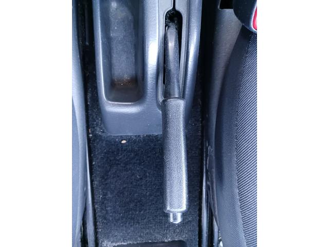 ジムニー ＸＣ　４ＷＤ　キーレスエントリー　電動格納ミラー　ＭＴ　ＡＢＳ　ＣＤ　ルーフレール　アルミホイール　衝突安全ボディ　エアコン　パワーウィンドウ（7枚目）