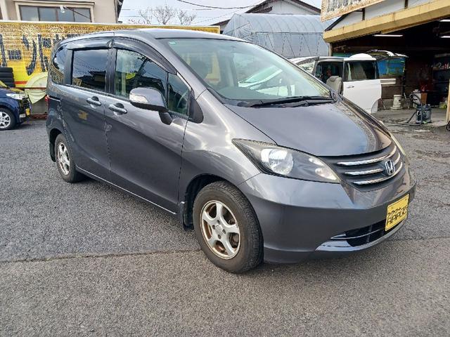 フリード Ｇ　ジャストセレクション　バックカメラ　ナビ　ＴＶ　両側スライド・片側電動　ＨＩＤ　キーレスエントリー　電動格納ミラー　３列シート　ウォークスルー　ＣＶＴ　アルミホイール　ＣＤ　ＤＶＤ再生　ＵＳＢ　Ｂｌｕｅｔｏｏｔｈ（13枚目）