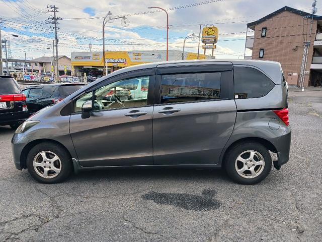 フリード Ｇ　ジャストセレクション　バックカメラ　ナビ　ＴＶ　両側スライド・片側電動　ＨＩＤ　キーレスエントリー　電動格納ミラー　３列シート　ウォークスルー　ＣＶＴ　アルミホイール　ＣＤ　ＤＶＤ再生　ＵＳＢ　Ｂｌｕｅｔｏｏｔｈ（15枚目）